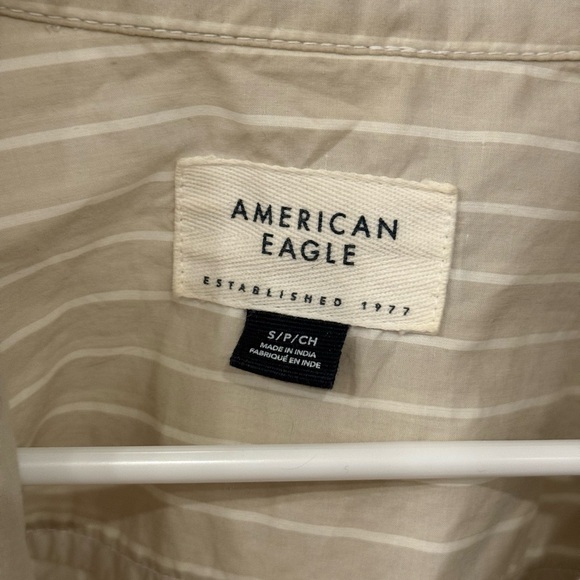 Cropped lightweight button down - Picture 3 of 5